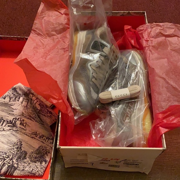 GUCCI Sneakers - Picture 10 of 16